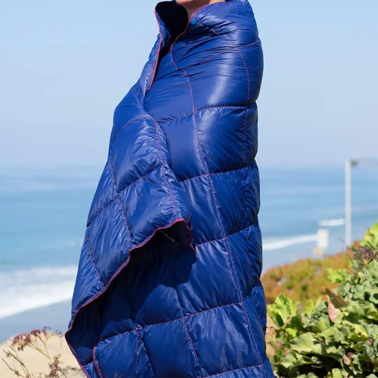 Cobertor de isolamento de acampamento de nylon Ripstop funcional à prova d'água ao ar livre cobertor de enchimento quente para viagem
